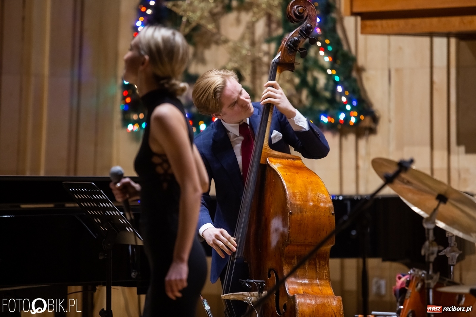 Zdjęcie w galerii na portalu naszraciborz.pl: Koncert Judyty Pisarczyk i wystawa fotograficzna Magia Światła wiadomości z regionu