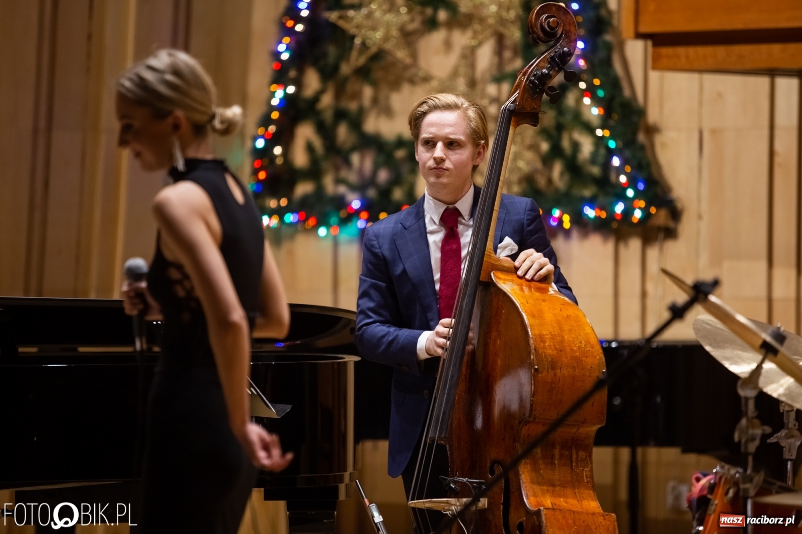 Zdjęcie w galerii na portalu naszraciborz.pl: Koncert Judyty Pisarczyk i wystawa fotograficzna Magia Światła wiadomości z regionu