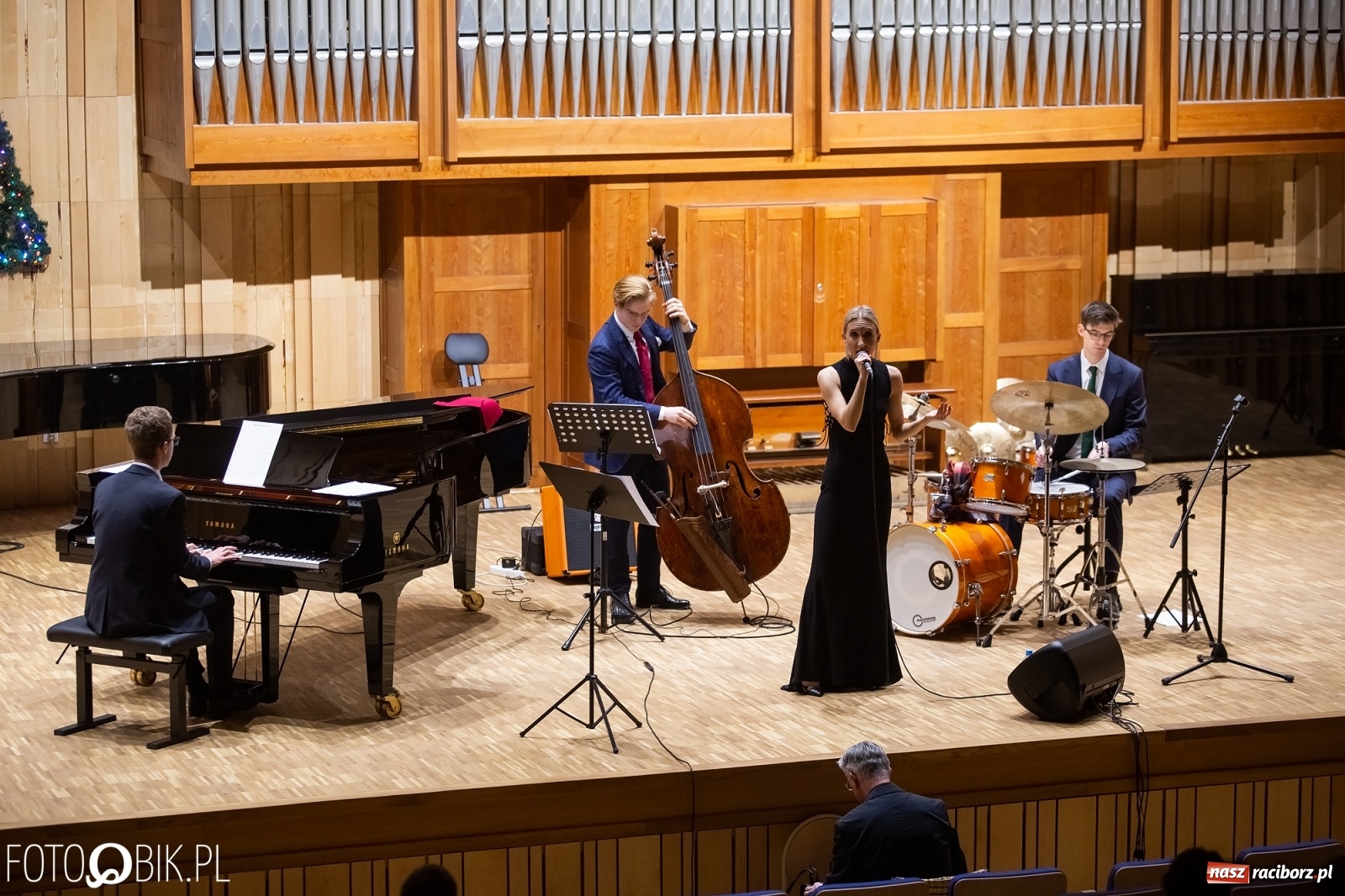 Zdjęcie w galerii na portalu naszraciborz.pl: Koncert Judyty Pisarczyk i wystawa fotograficzna Magia Światła wiadomości z regionu