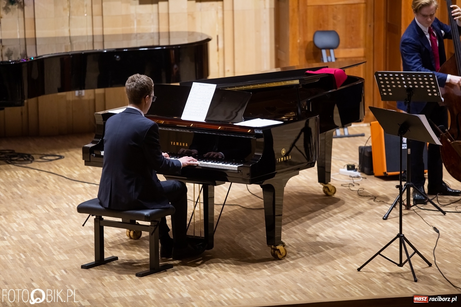 Zdjęcie w galerii na portalu naszraciborz.pl: Koncert Judyty Pisarczyk i wystawa fotograficzna Magia Światła wiadomości z regionu