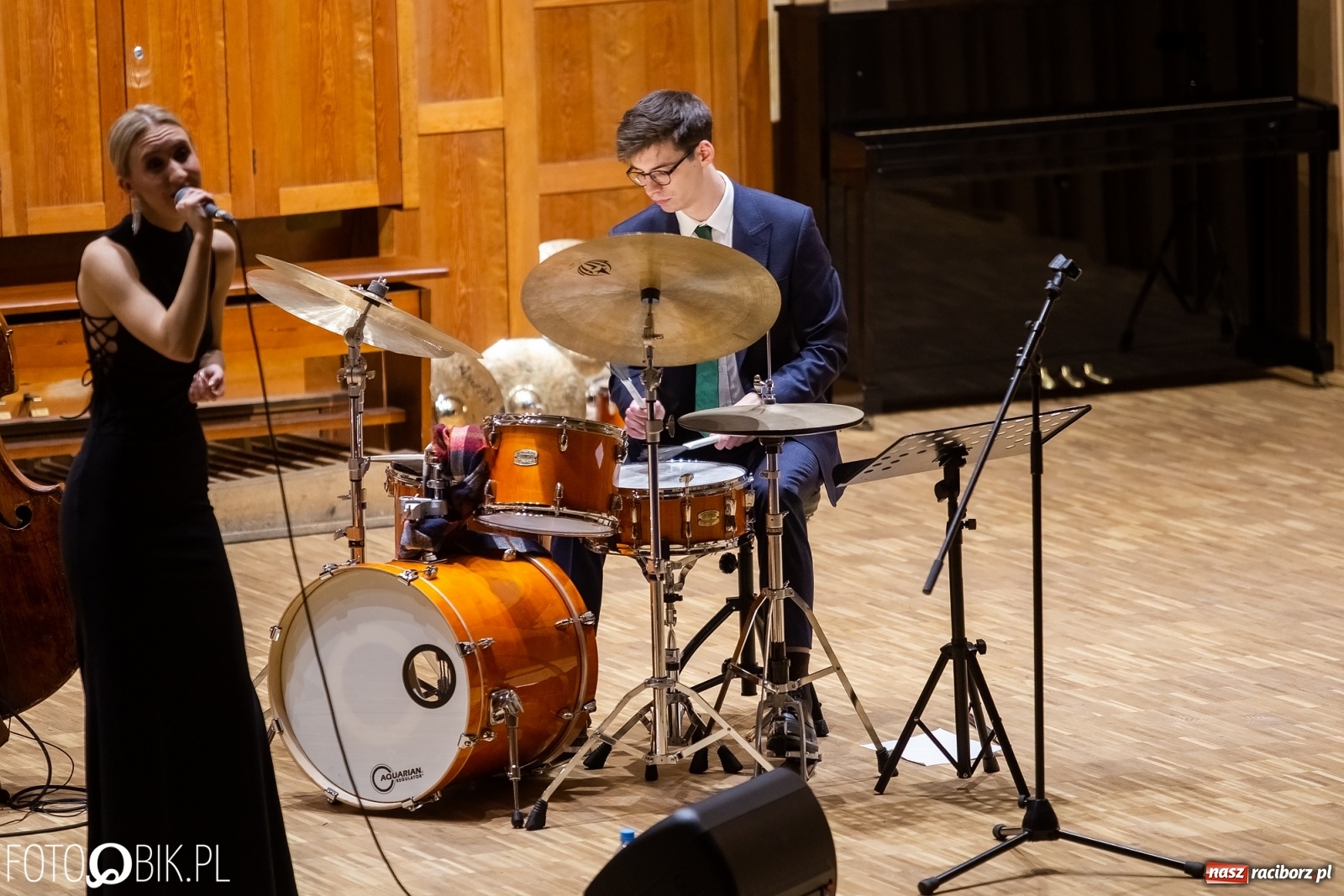 Zdjęcie w galerii na portalu naszraciborz.pl: Koncert Judyty Pisarczyk i wystawa fotograficzna Magia Światła wiadomości z regionu