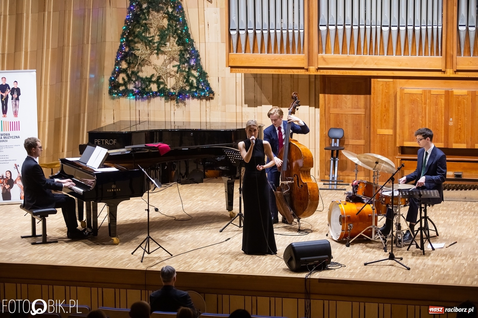 Zdjęcie w galerii na portalu naszraciborz.pl: Koncert Judyty Pisarczyk i wystawa fotograficzna Magia Światła wiadomości z regionu