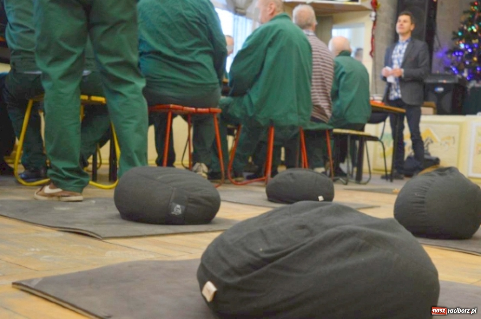 Zdjęcie w galerii na portalu naszraciborz.pl: Medytacja w Zakładzie Karnym w Raciborzu  wiadomości z regionu