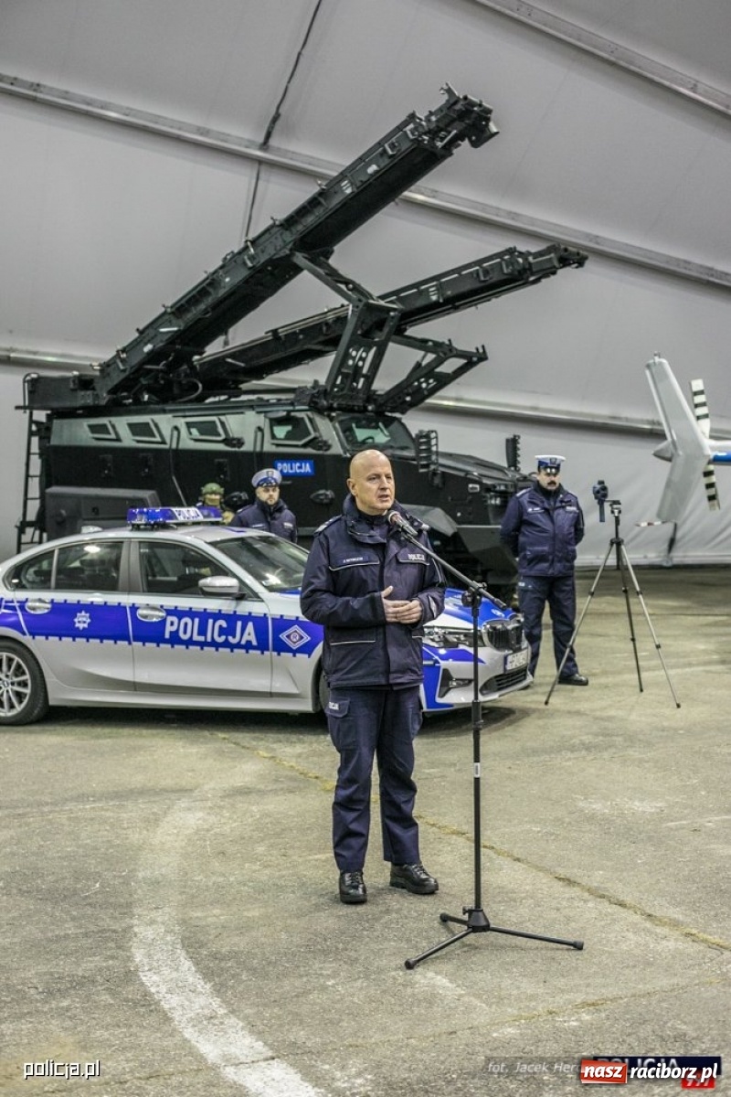 Zdjęcie w galerii na portalu naszraciborz.pl: Polska policja chwali się nowoczesnym sprzętem [FOTO i WIDEO] wiadomości z regionu