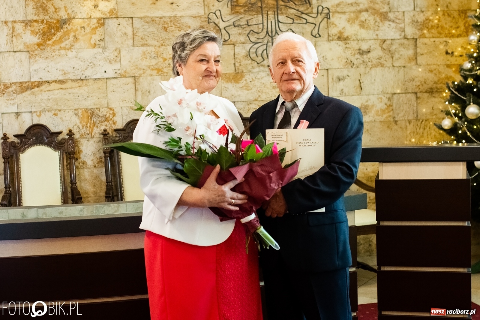 Zdjęcie w galerii na portalu naszraciborz.pl: Pół wieku razem. Złote gody w raciborskim USC [FOTO i WIDEO] wiadomości z regionu