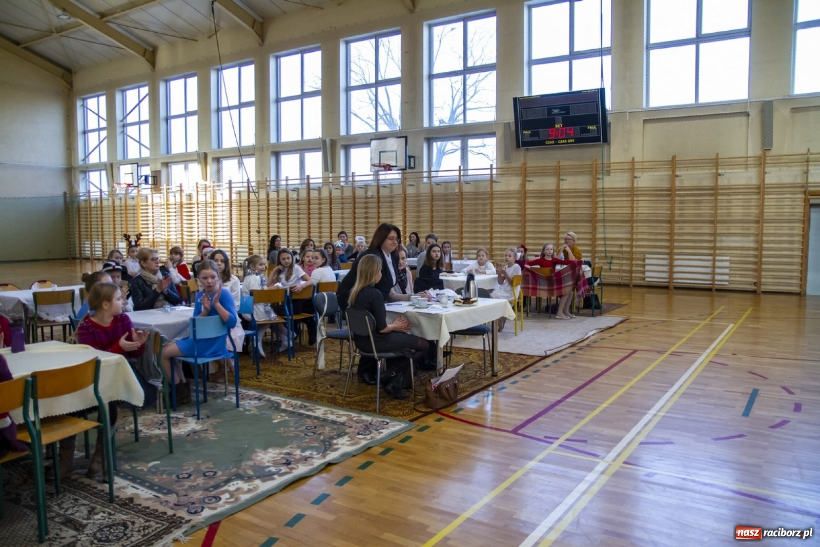 Zdjęcie w galerii na portalu naszraciborz.pl: Wielkie kolędowanie w szkole w Kornowacu wiadomości z regionu