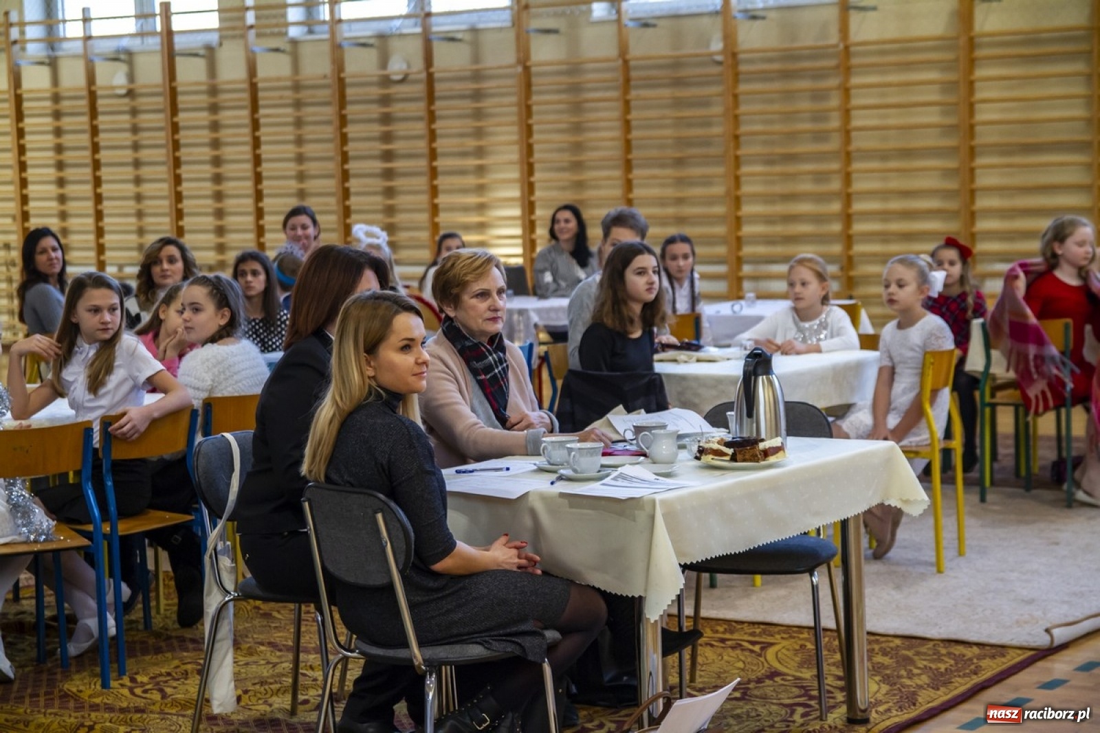Zdjęcie w galerii na portalu naszraciborz.pl: Wielkie kolędowanie w szkole w Kornowacu wiadomości z regionu