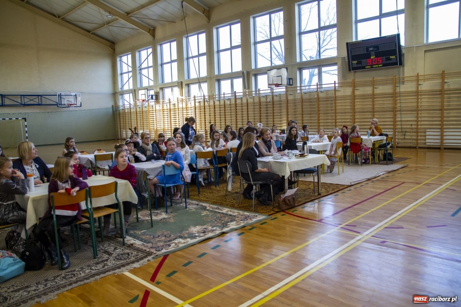 Zdjęcie w galerii na portalu naszraciborz.pl: Wielkie kolędowanie w szkole w Kornowacu wiadomości z regionu
