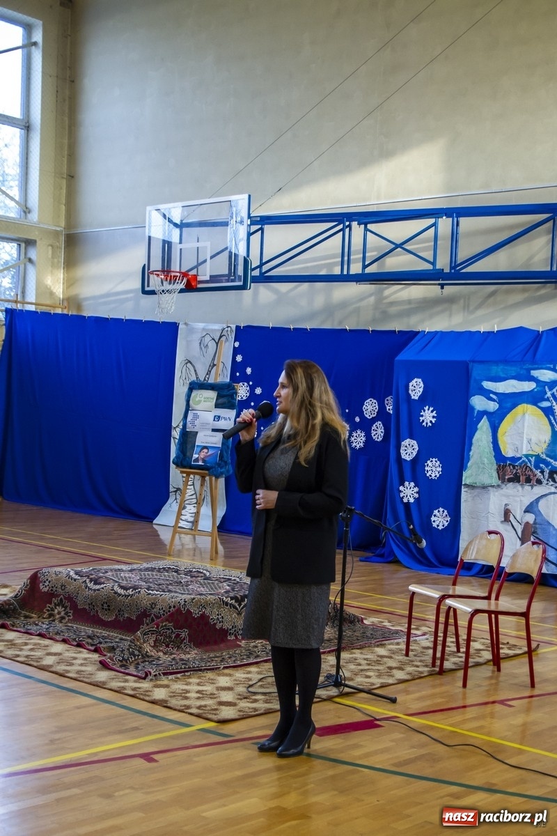 Zdjęcie w galerii na portalu naszraciborz.pl: Wielkie kolędowanie w szkole w Kornowacu wiadomości z regionu