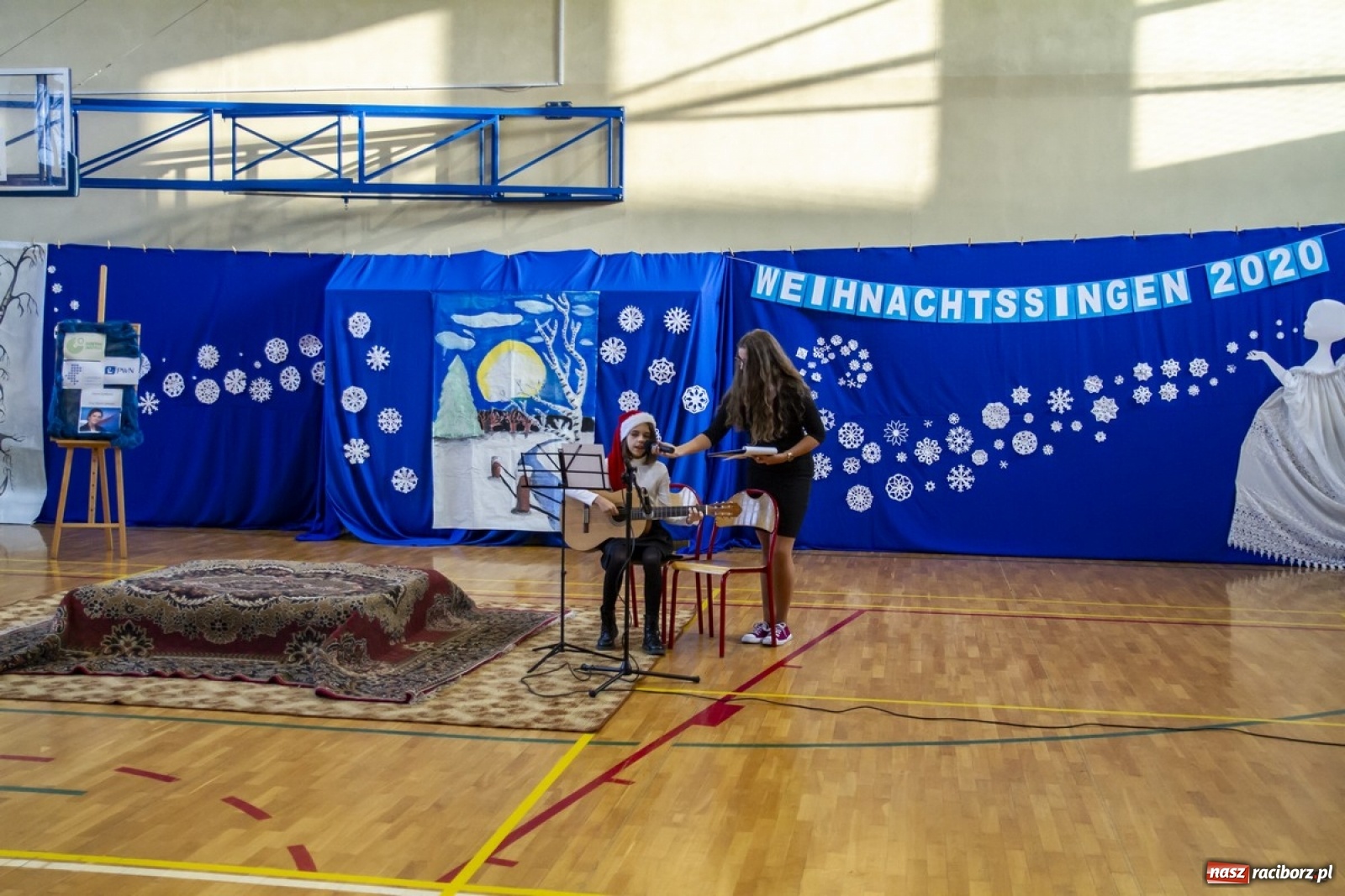 Zdjęcie w galerii na portalu naszraciborz.pl: Wielkie kolędowanie w szkole w Kornowacu wiadomości z regionu