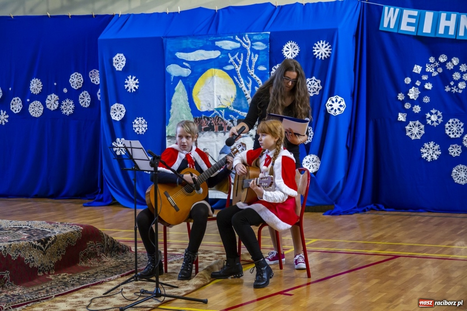Zdjęcie w galerii na portalu naszraciborz.pl: Wielkie kolędowanie w szkole w Kornowacu wiadomości z regionu