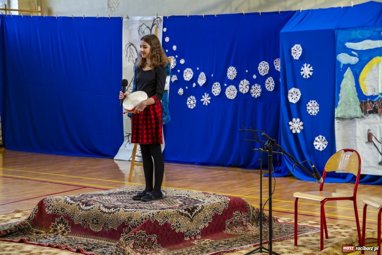 Zdjęcie w galerii na portalu naszraciborz.pl: Wielkie kolędowanie w szkole w Kornowacu wiadomości z regionu