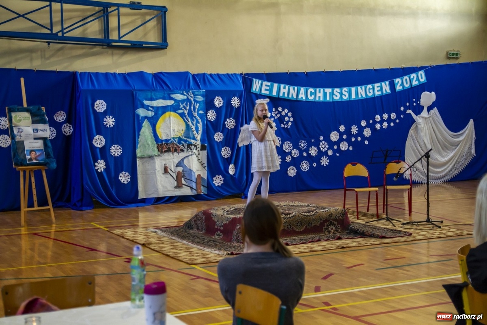 Zdjęcie w galerii na portalu naszraciborz.pl: Wielkie kolędowanie w szkole w Kornowacu wiadomości z regionu
