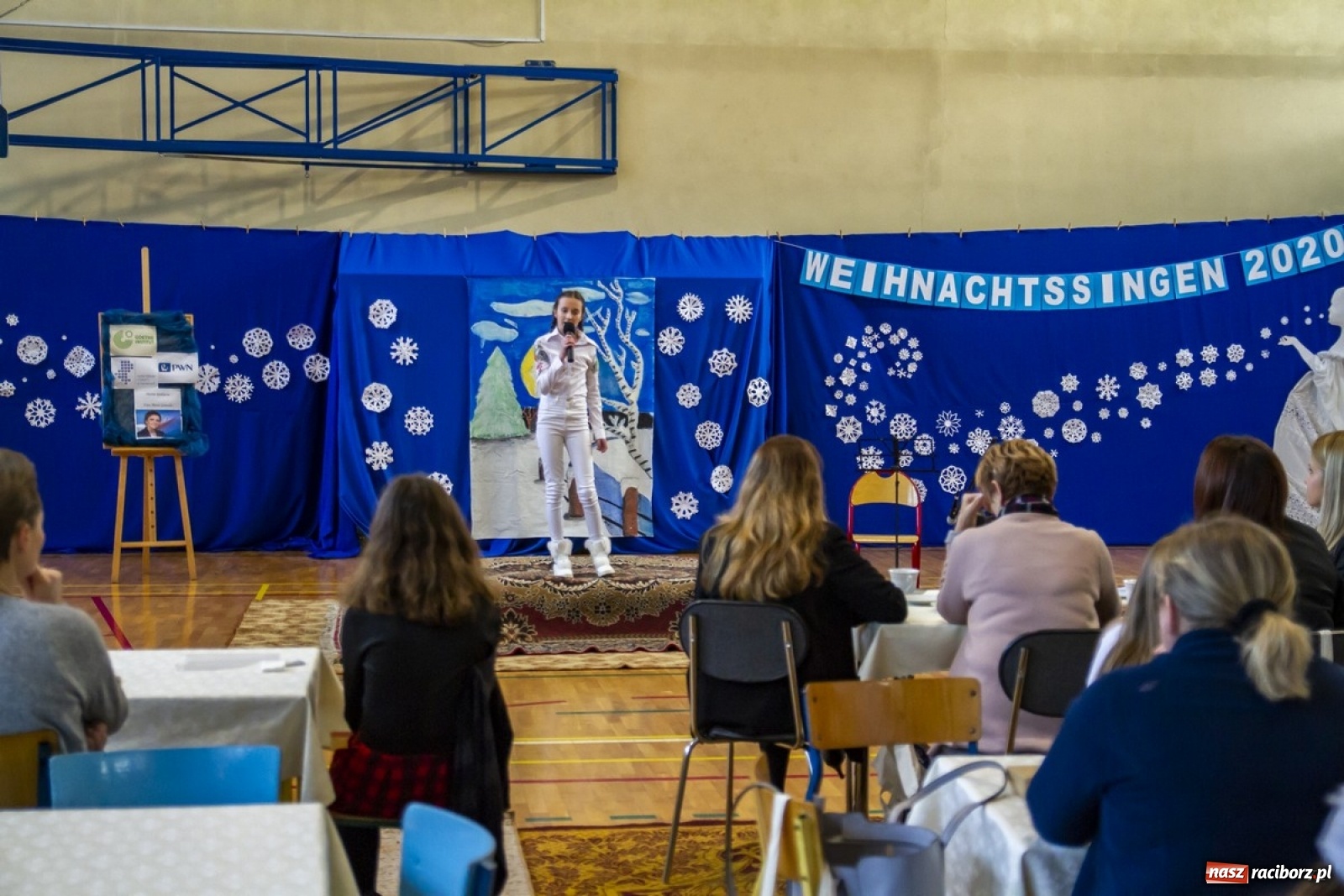 Zdjęcie w galerii na portalu naszraciborz.pl: Wielkie kolędowanie w szkole w Kornowacu wiadomości z regionu