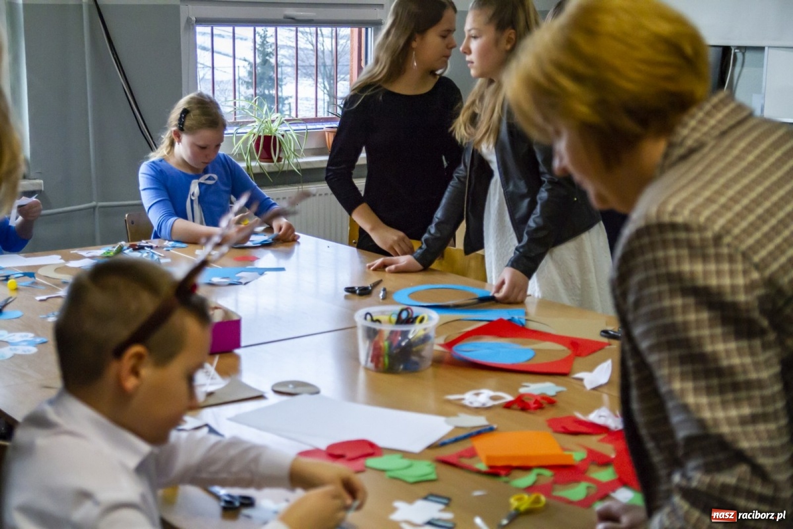 Zdjęcie w galerii na portalu naszraciborz.pl: Wielkie kolędowanie w szkole w Kornowacu wiadomości z regionu