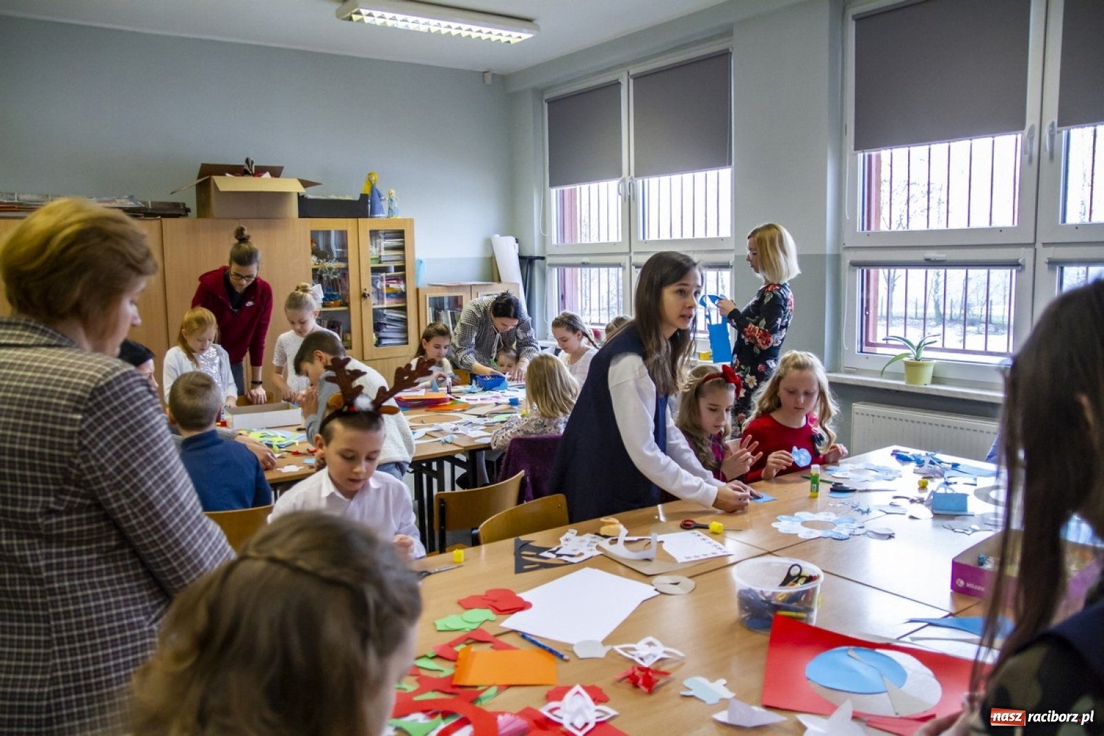Zdjęcie w galerii na portalu naszraciborz.pl: Wielkie kolędowanie w szkole w Kornowacu wiadomości z regionu