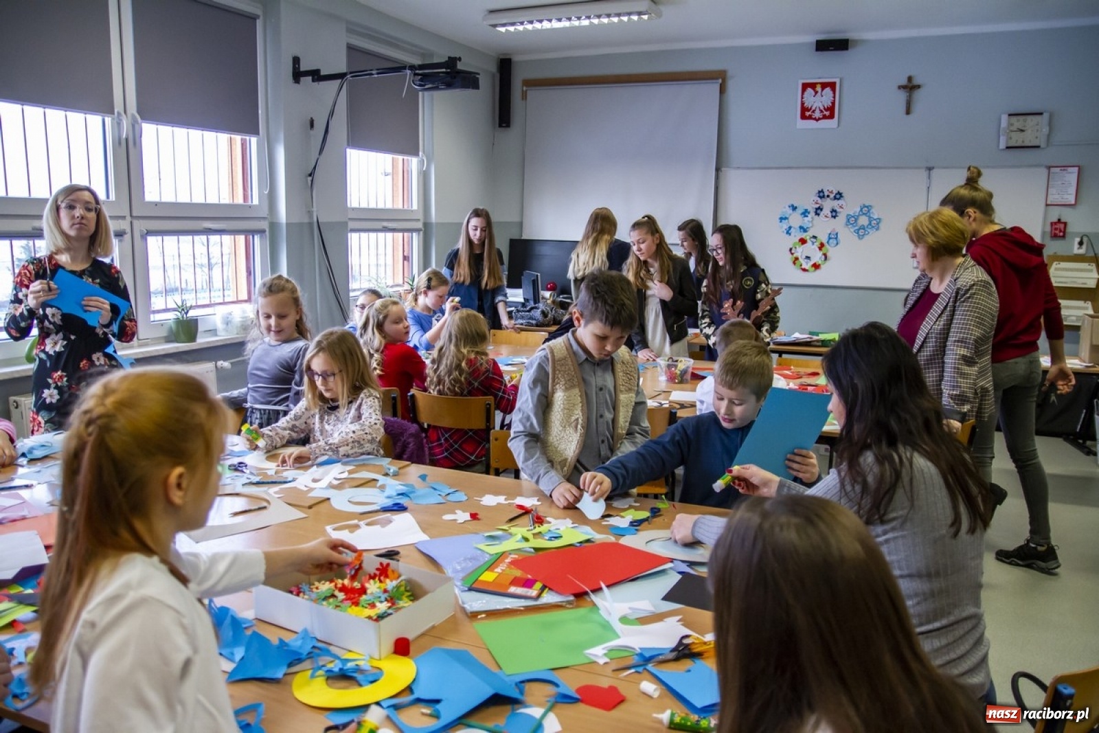 Zdjęcie w galerii na portalu naszraciborz.pl: Wielkie kolędowanie w szkole w Kornowacu wiadomości z regionu