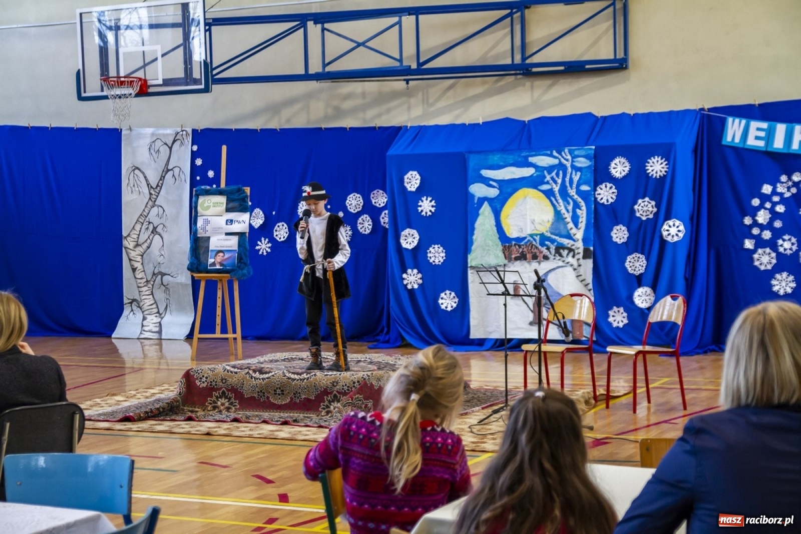 Zdjęcie w galerii na portalu naszraciborz.pl: Wielkie kolędowanie w szkole w Kornowacu wiadomości z regionu