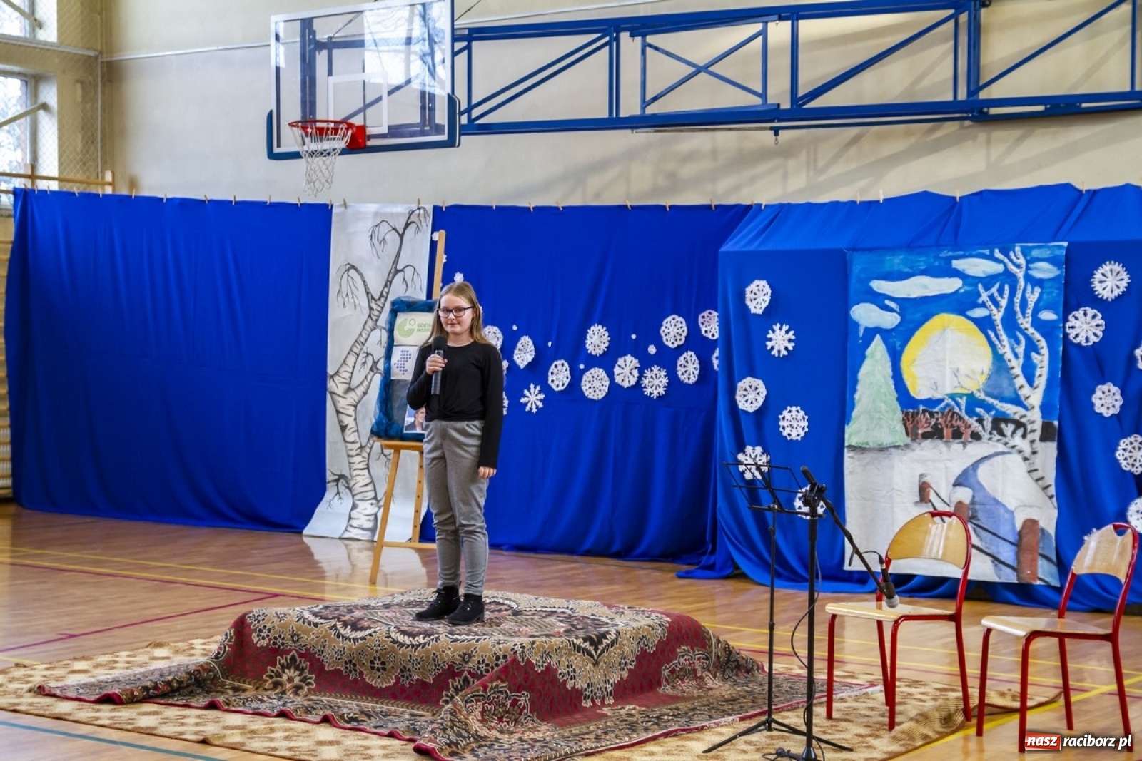 Zdjęcie w galerii na portalu naszraciborz.pl: Wielkie kolędowanie w szkole w Kornowacu wiadomości z regionu