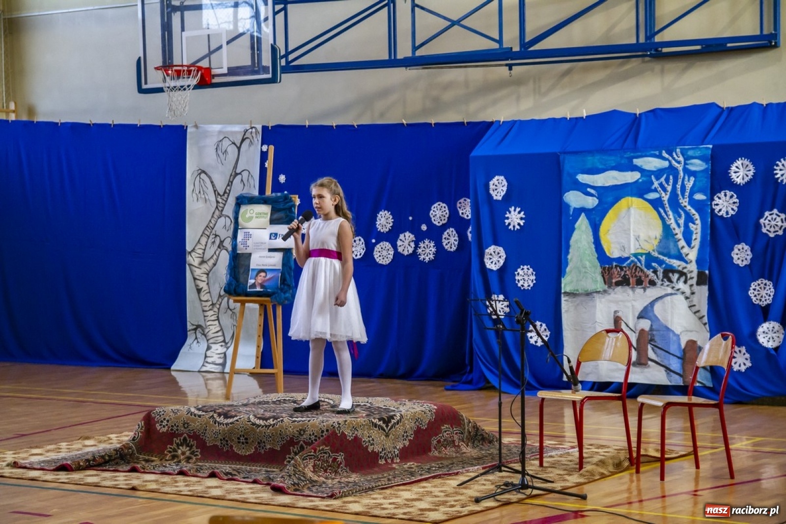 Zdjęcie w galerii na portalu naszraciborz.pl: Wielkie kolędowanie w szkole w Kornowacu wiadomości z regionu