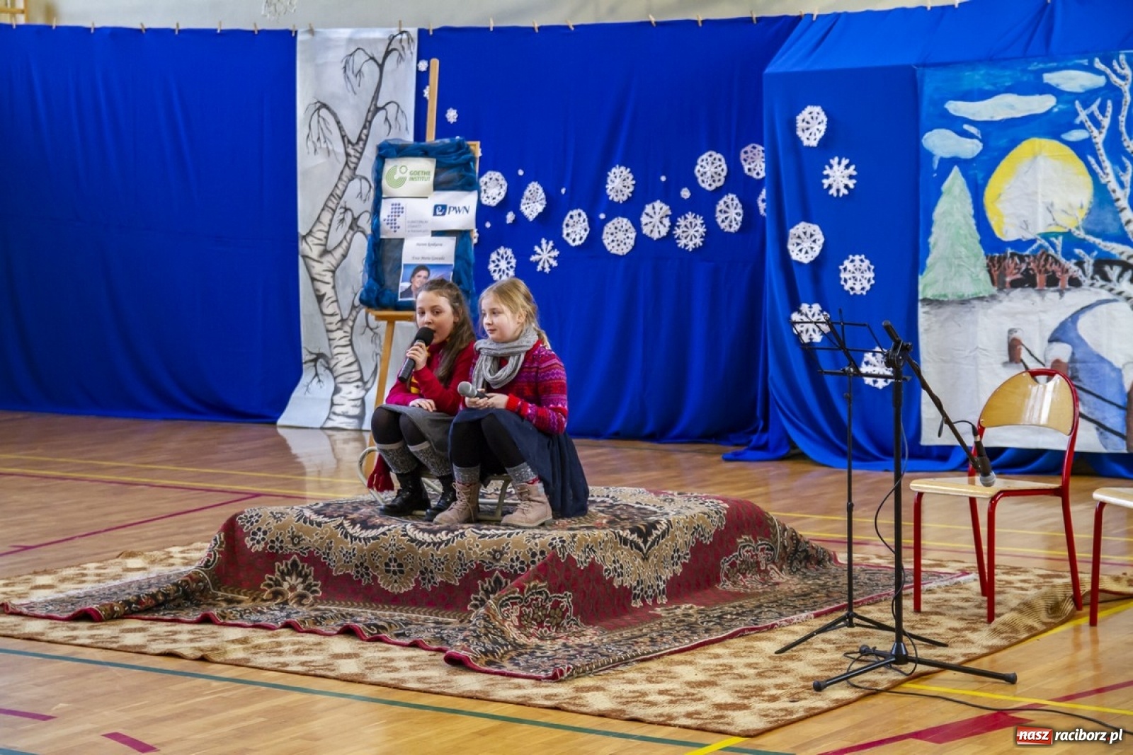 Zdjęcie w galerii na portalu naszraciborz.pl: Wielkie kolędowanie w szkole w Kornowacu wiadomości z regionu