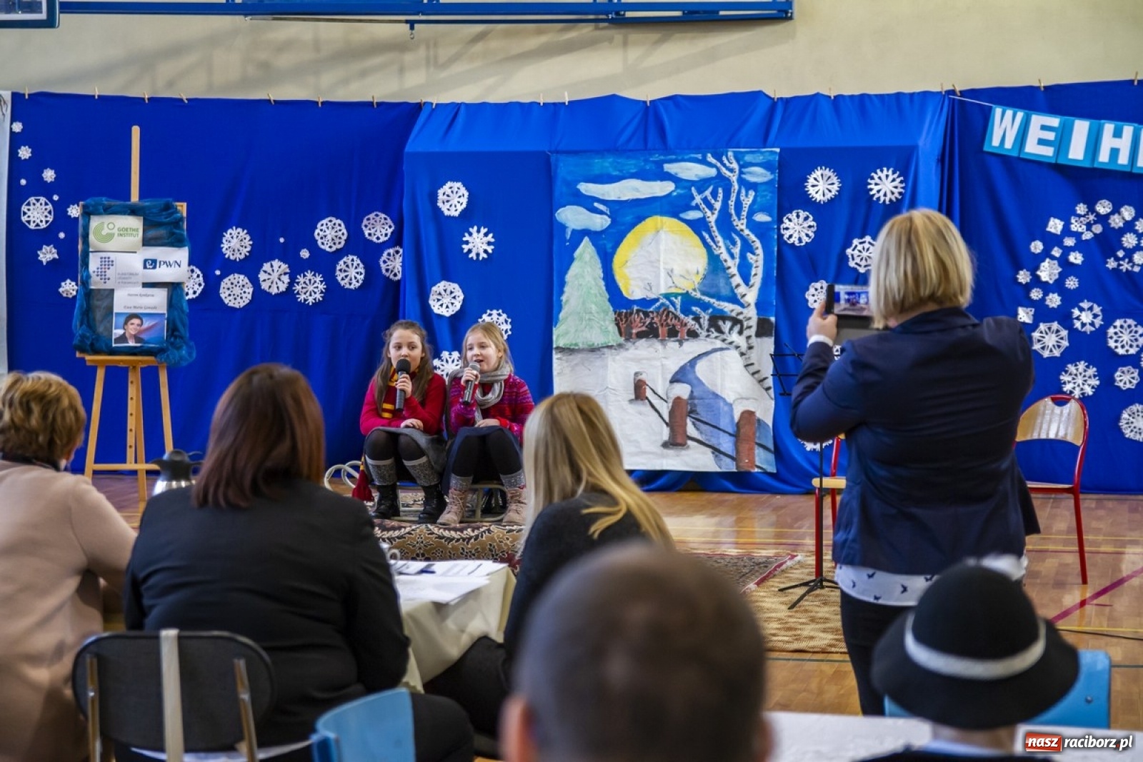 Zdjęcie w galerii na portalu naszraciborz.pl: Wielkie kolędowanie w szkole w Kornowacu wiadomości z regionu