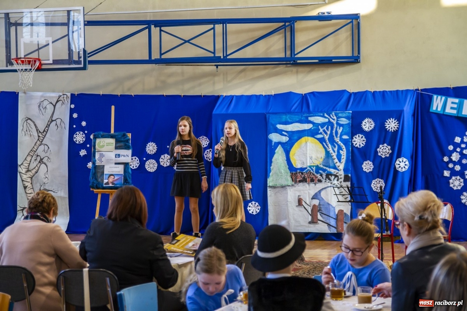 Zdjęcie w galerii na portalu naszraciborz.pl: Wielkie kolędowanie w szkole w Kornowacu wiadomości z regionu