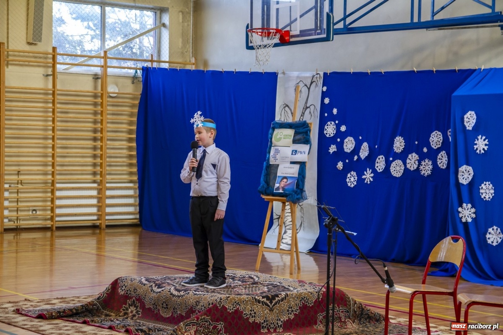 Zdjęcie w galerii na portalu naszraciborz.pl: Wielkie kolędowanie w szkole w Kornowacu wiadomości z regionu
