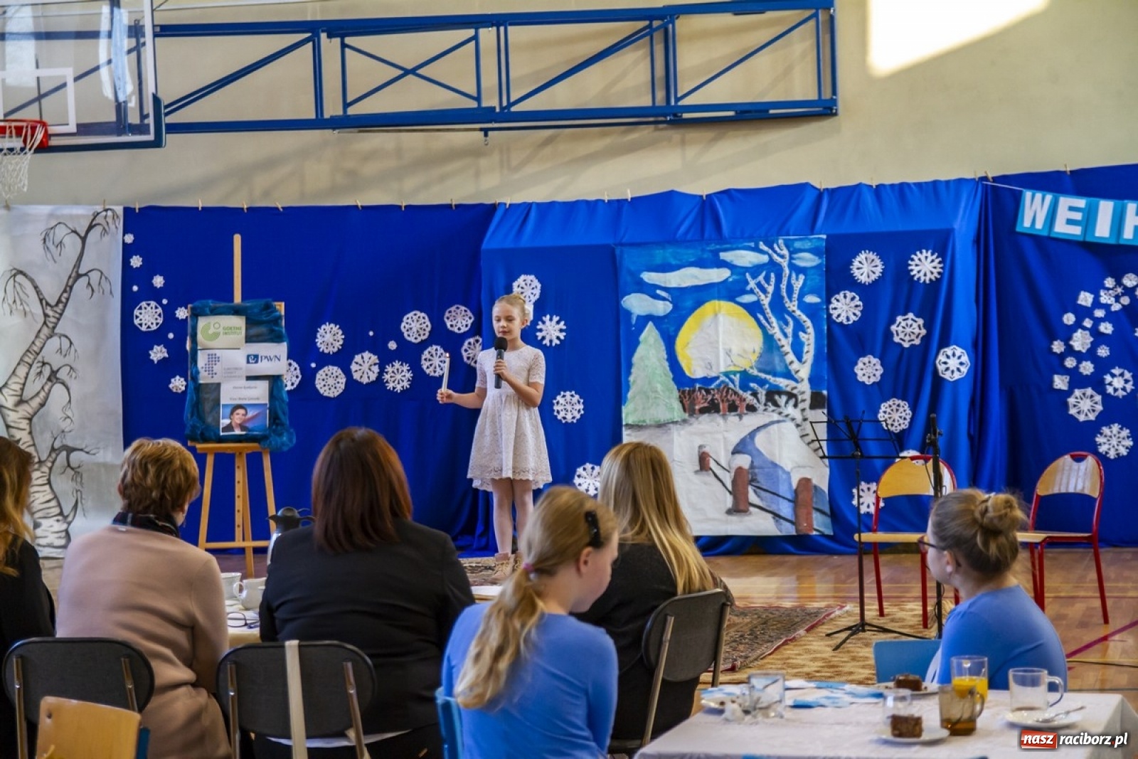 Zdjęcie w galerii na portalu naszraciborz.pl: Wielkie kolędowanie w szkole w Kornowacu wiadomości z regionu