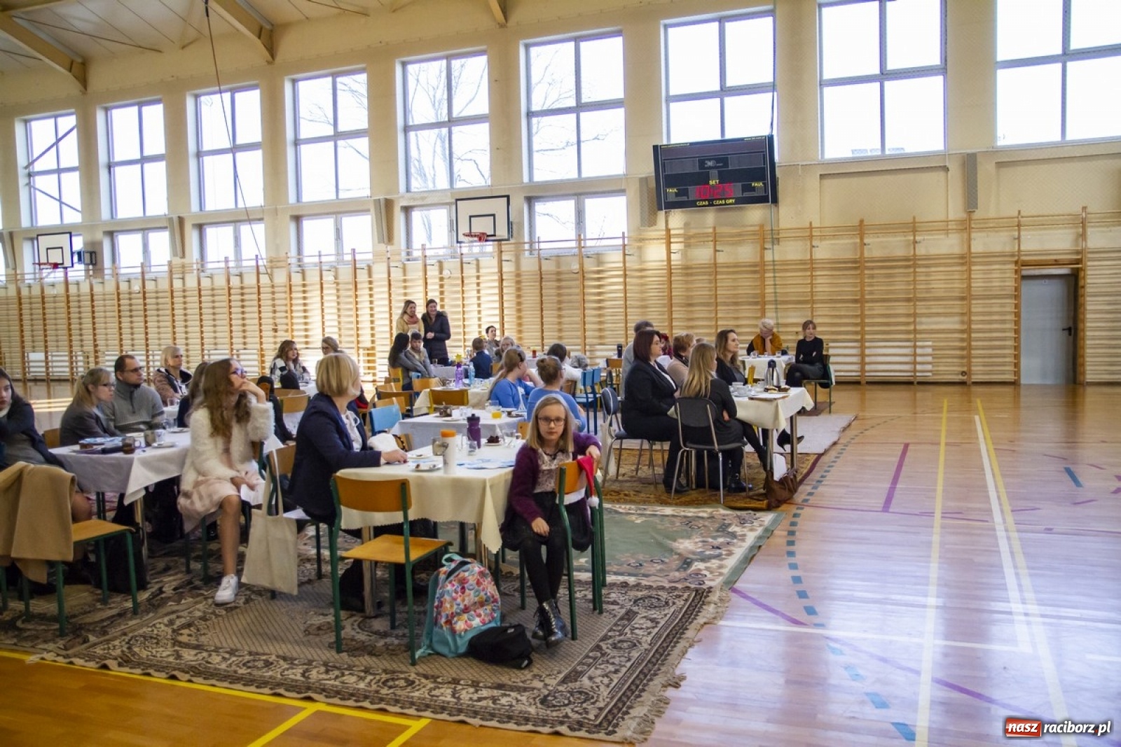 Zdjęcie w galerii na portalu naszraciborz.pl: Wielkie kolędowanie w szkole w Kornowacu wiadomości z regionu