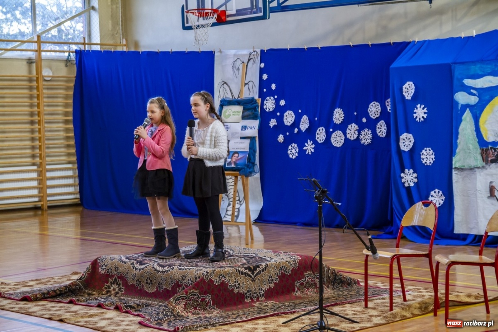 Zdjęcie w galerii na portalu naszraciborz.pl: Wielkie kolędowanie w szkole w Kornowacu wiadomości z regionu