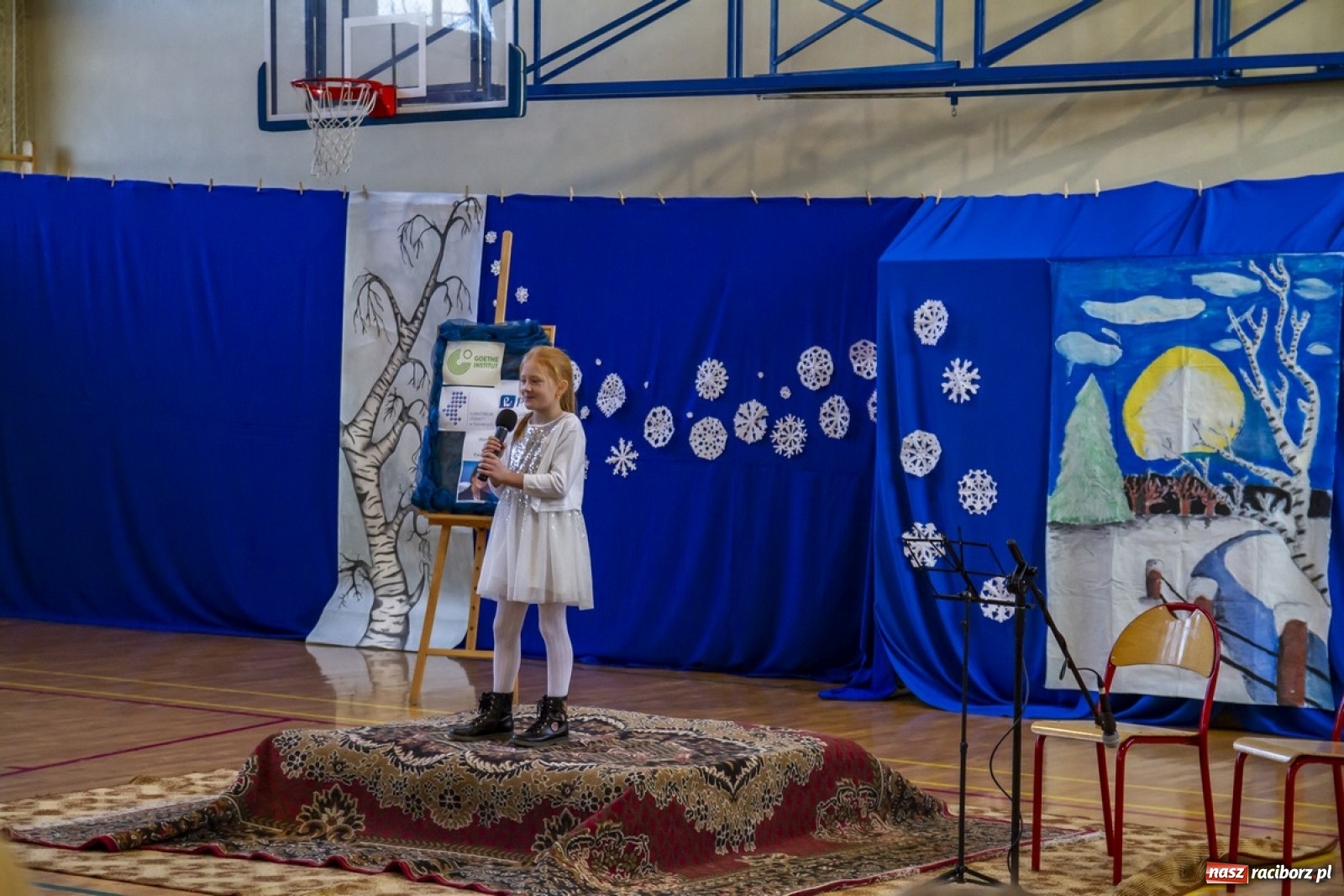 Zdjęcie w galerii na portalu naszraciborz.pl: Wielkie kolędowanie w szkole w Kornowacu wiadomości z regionu