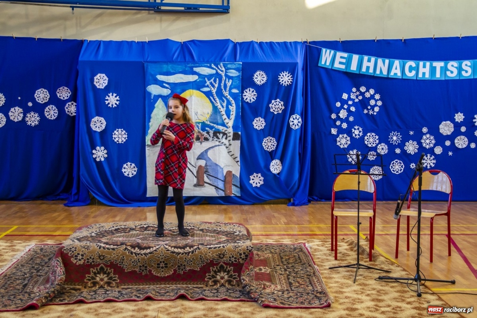 Zdjęcie w galerii na portalu naszraciborz.pl: Wielkie kolędowanie w szkole w Kornowacu wiadomości z regionu