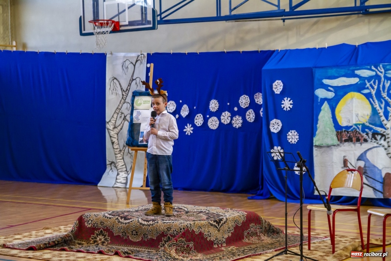 Zdjęcie w galerii na portalu naszraciborz.pl: Wielkie kolędowanie w szkole w Kornowacu wiadomości z regionu