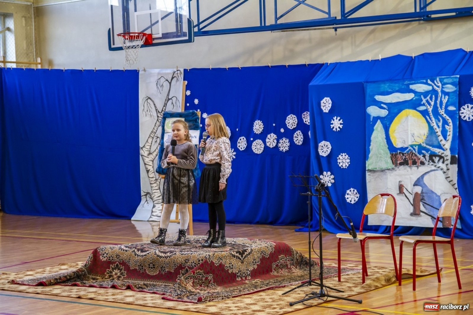 Zdjęcie w galerii na portalu naszraciborz.pl: Wielkie kolędowanie w szkole w Kornowacu wiadomości z regionu