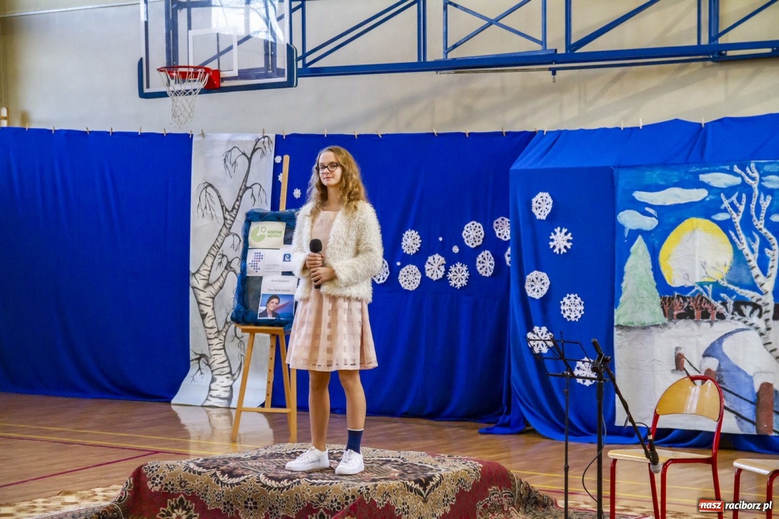 Zdjęcie w galerii na portalu naszraciborz.pl: Wielkie kolędowanie w szkole w Kornowacu wiadomości z regionu