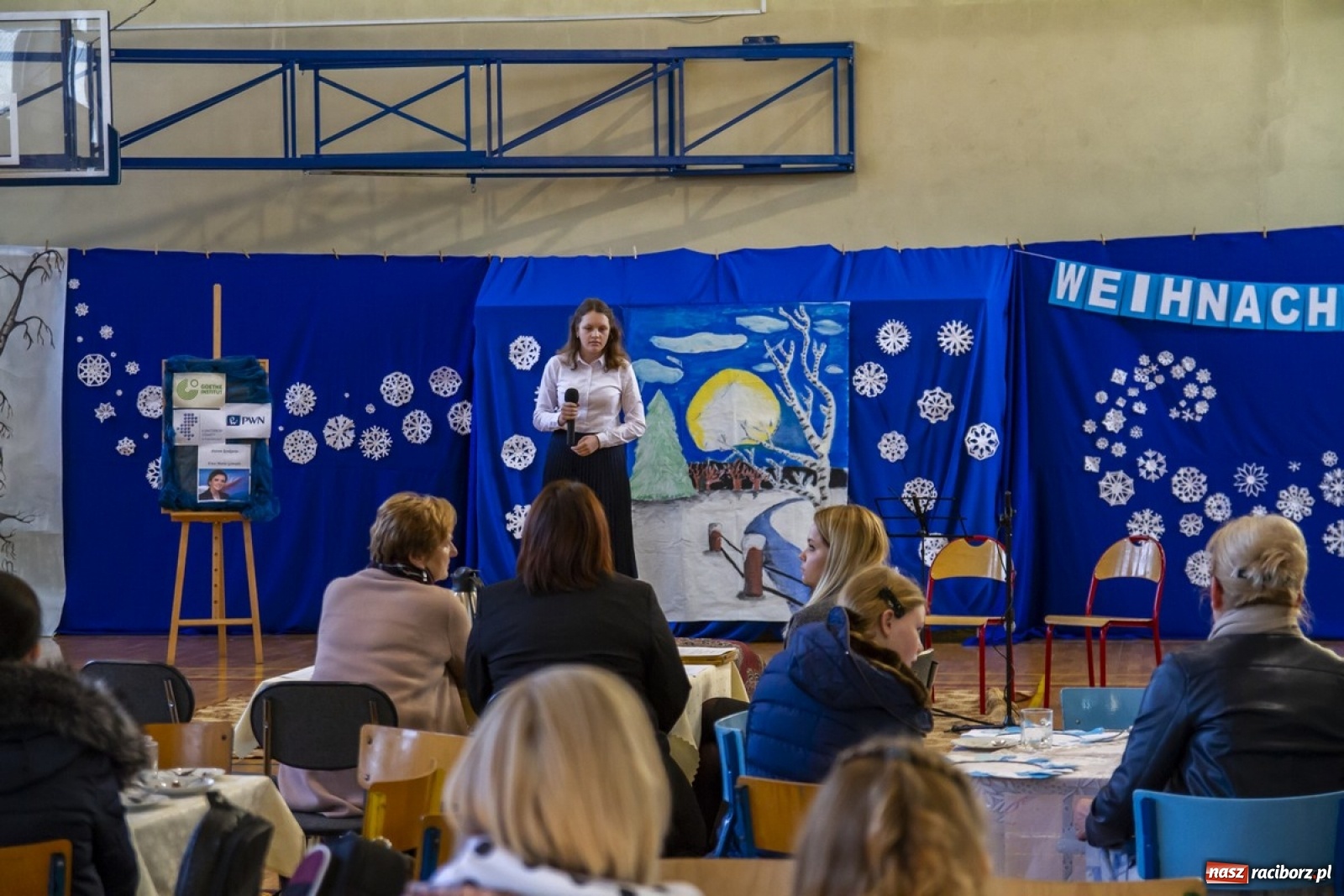 Zdjęcie w galerii na portalu naszraciborz.pl: Wielkie kolędowanie w szkole w Kornowacu wiadomości z regionu