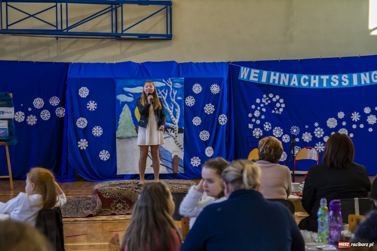 Zdjęcie w galerii na portalu naszraciborz.pl: Wielkie kolędowanie w szkole w Kornowacu wiadomości z regionu