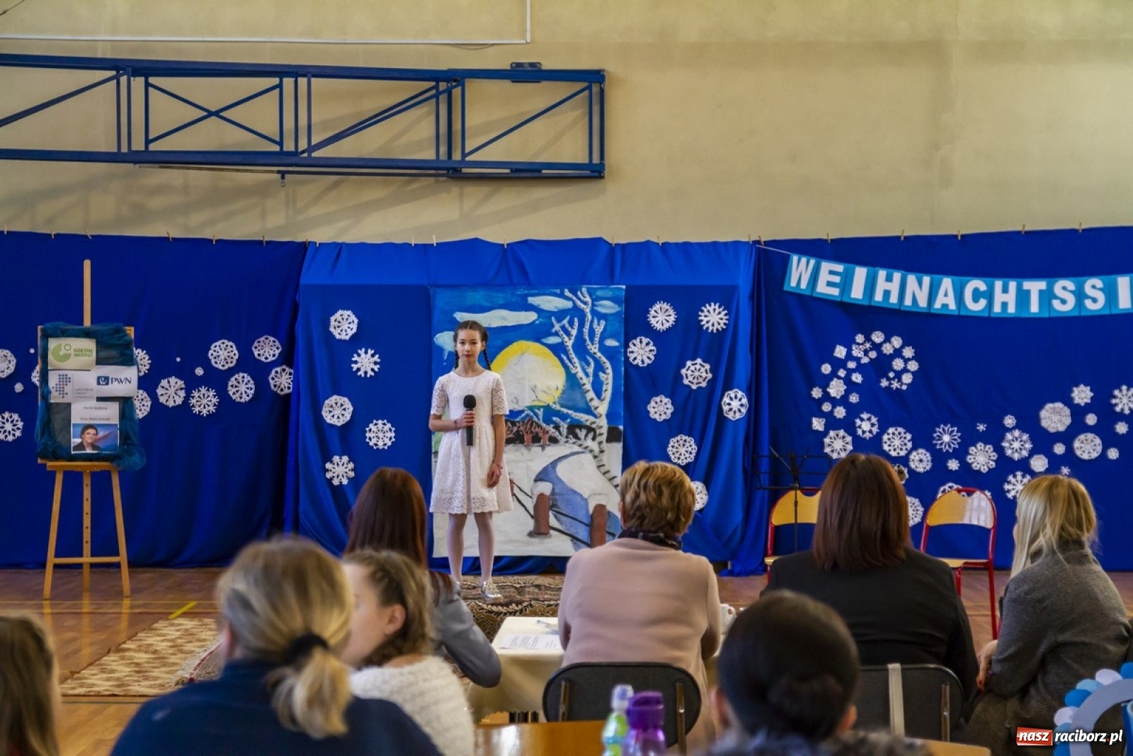 Zdjęcie w galerii na portalu naszraciborz.pl: Wielkie kolędowanie w szkole w Kornowacu wiadomości z regionu