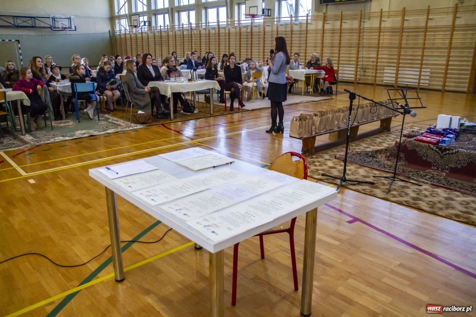 Zdjęcie w galerii na portalu naszraciborz.pl: Wielkie kolędowanie w szkole w Kornowacu wiadomości z regionu