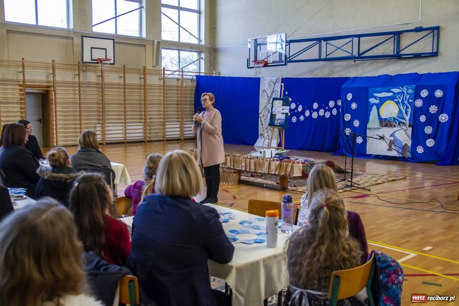 Zdjęcie w galerii na portalu naszraciborz.pl: Wielkie kolędowanie w szkole w Kornowacu wiadomości z regionu