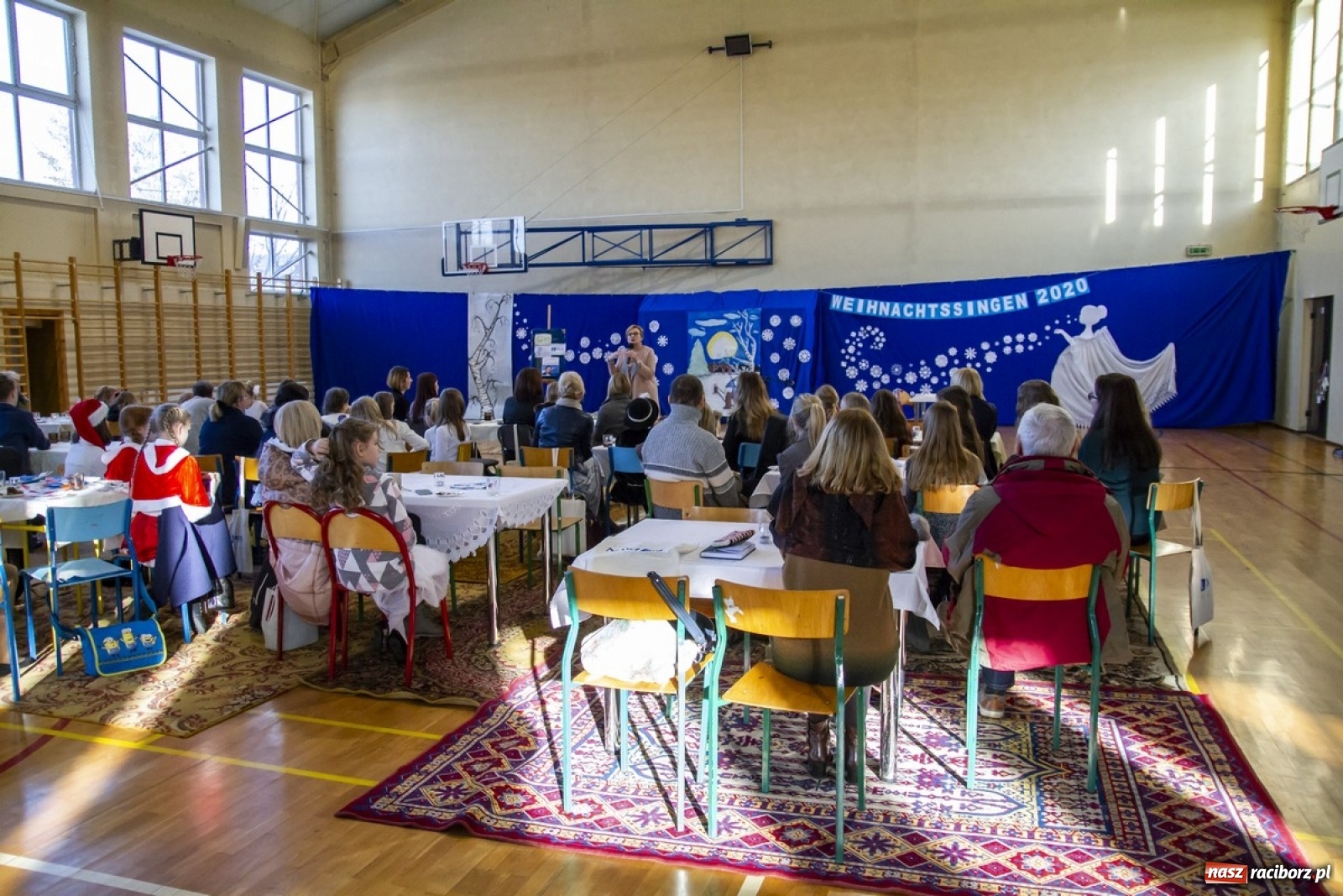 Zdjęcie w galerii na portalu naszraciborz.pl: Wielkie kolędowanie w szkole w Kornowacu wiadomości z regionu