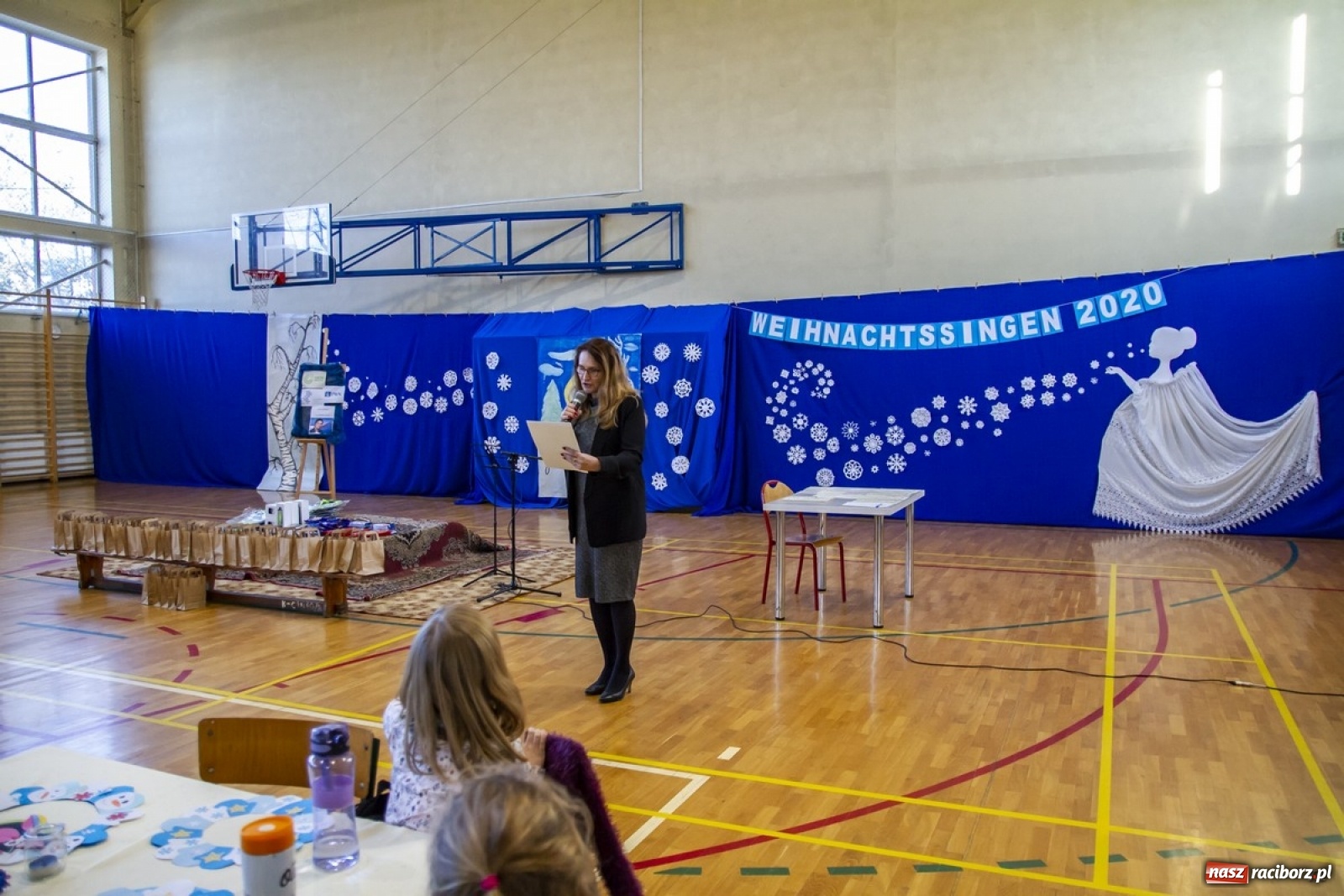 Zdjęcie w galerii na portalu naszraciborz.pl: Wielkie kolędowanie w szkole w Kornowacu wiadomości z regionu