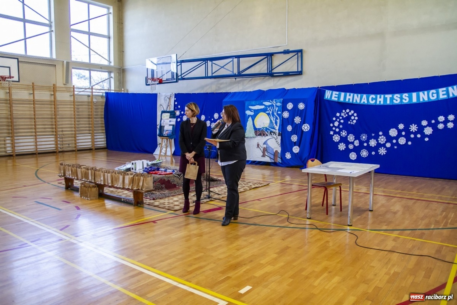 Zdjęcie w galerii na portalu naszraciborz.pl: Wielkie kolędowanie w szkole w Kornowacu wiadomości z regionu