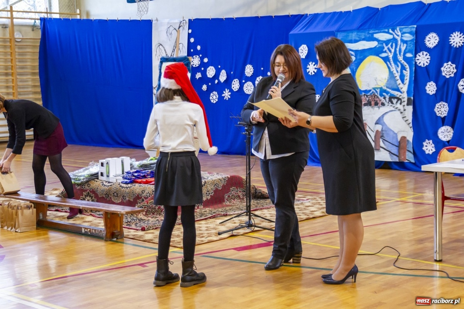 Zdjęcie w galerii na portalu naszraciborz.pl: Wielkie kolędowanie w szkole w Kornowacu wiadomości z regionu