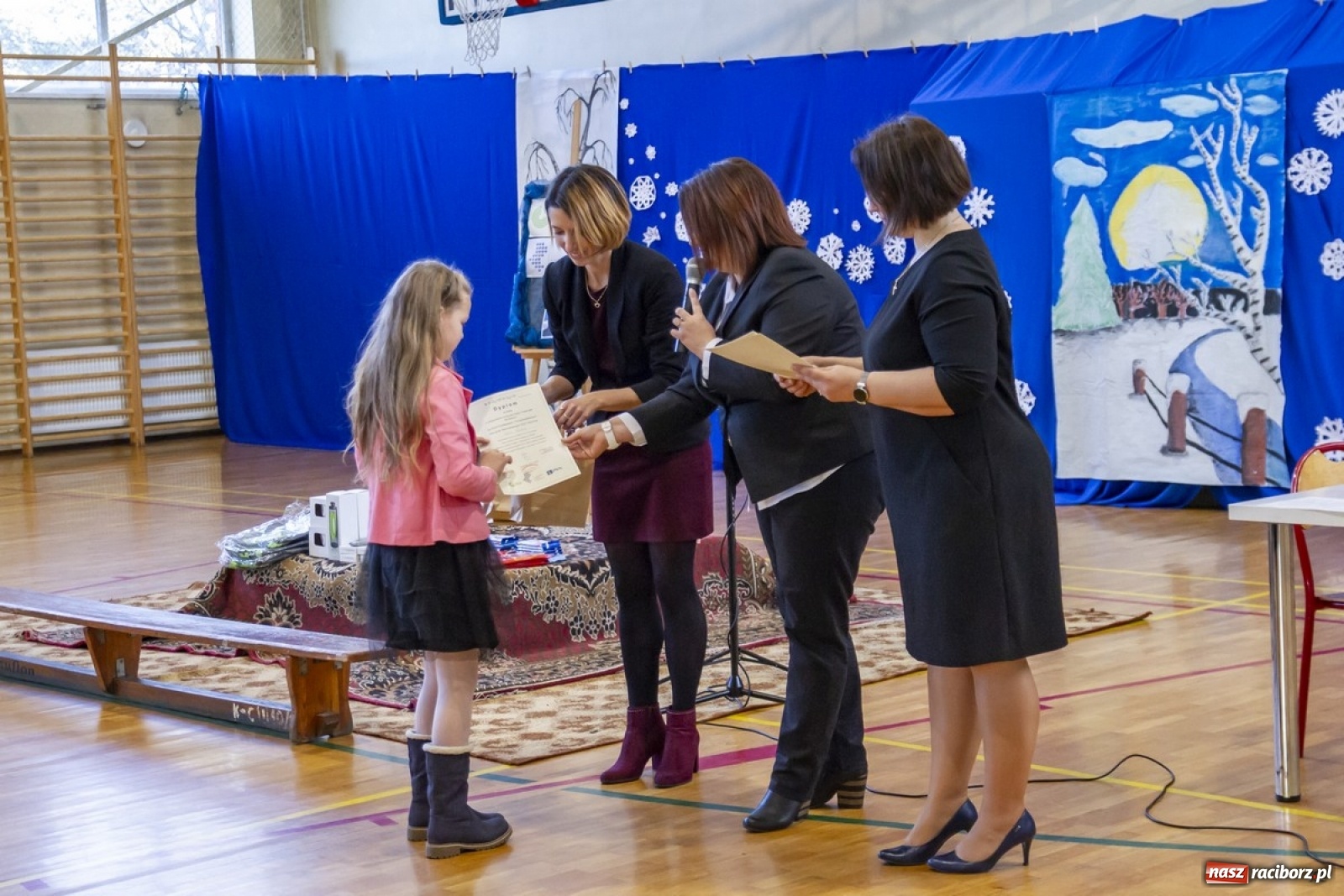 Zdjęcie w galerii na portalu naszraciborz.pl: Wielkie kolędowanie w szkole w Kornowacu wiadomości z regionu