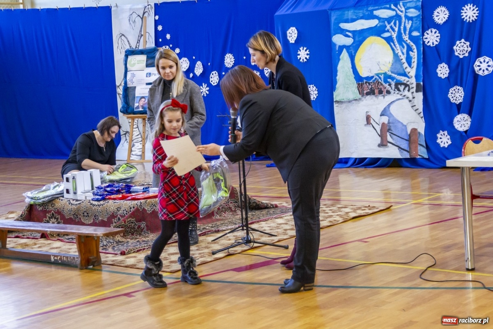 Zdjęcie w galerii na portalu naszraciborz.pl: Wielkie kolędowanie w szkole w Kornowacu wiadomości z regionu
