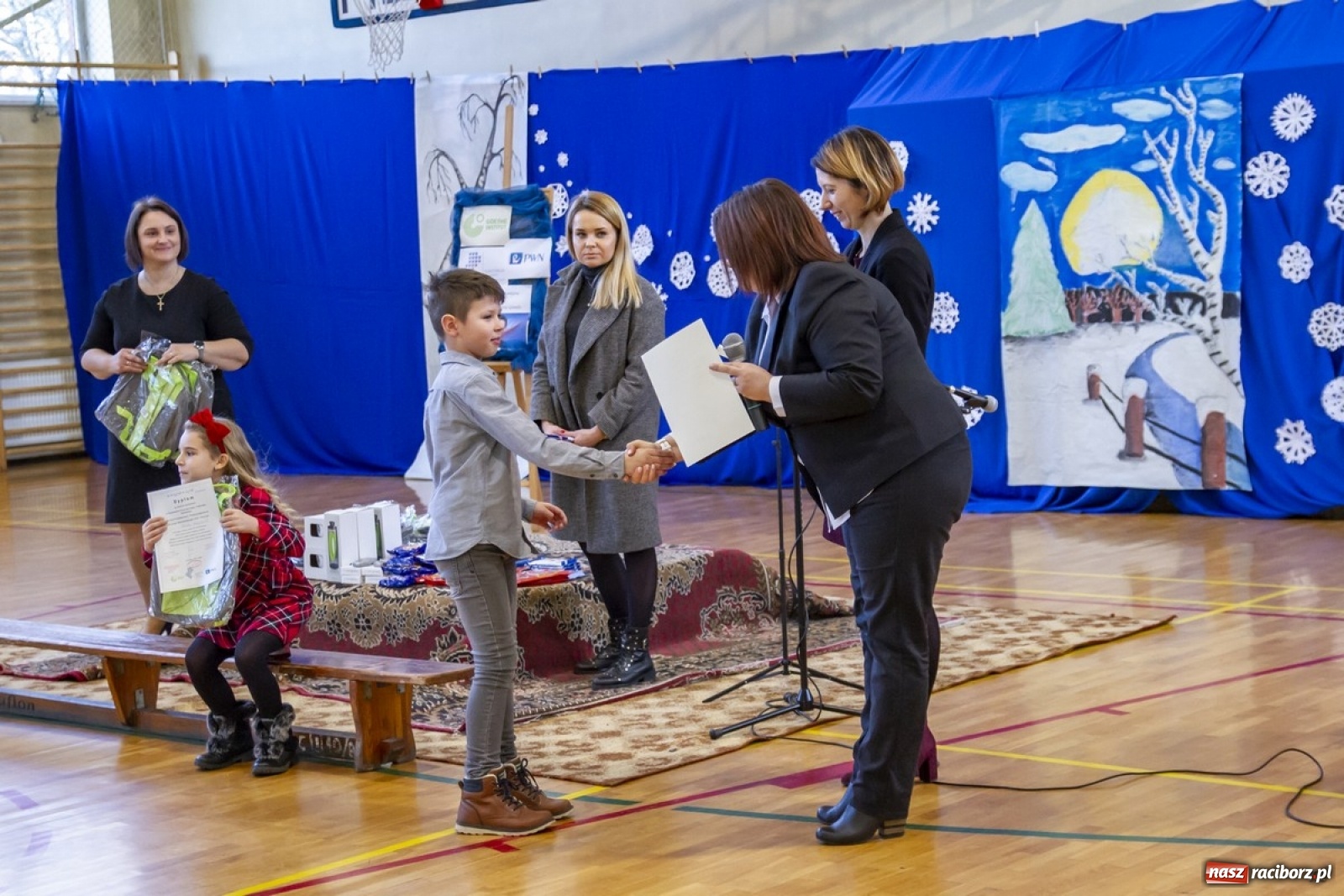 Zdjęcie w galerii na portalu naszraciborz.pl: Wielkie kolędowanie w szkole w Kornowacu wiadomości z regionu