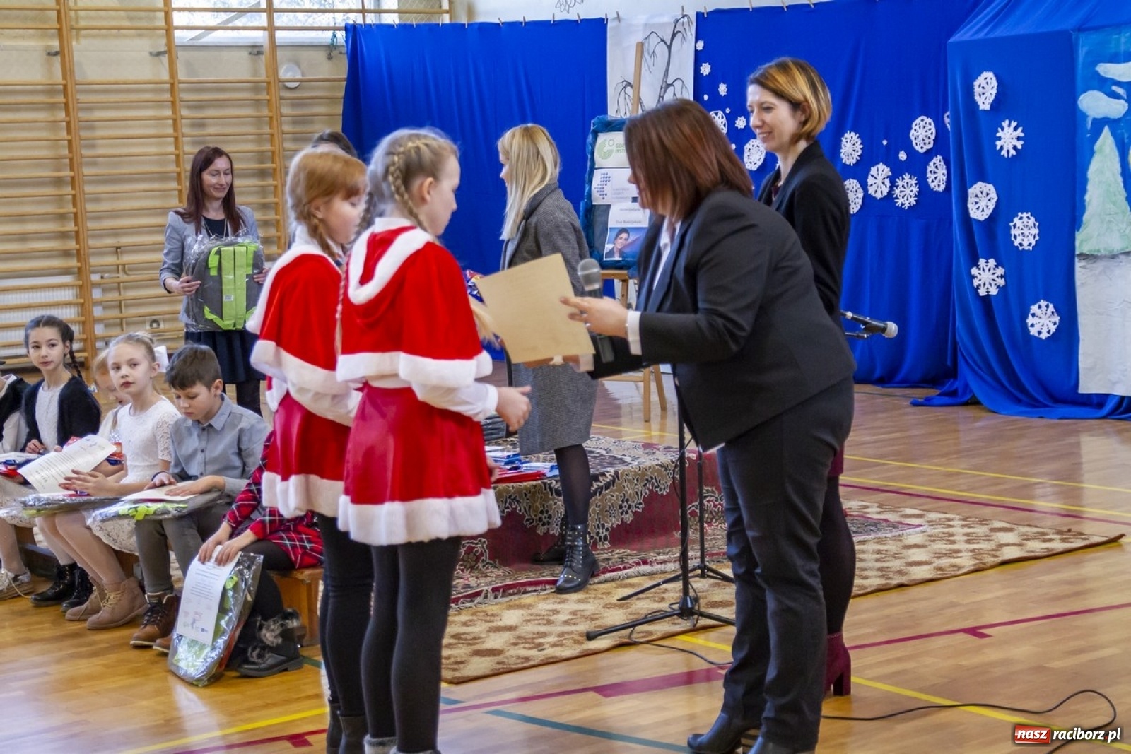 Zdjęcie w galerii na portalu naszraciborz.pl: Wielkie kolędowanie w szkole w Kornowacu wiadomości z regionu