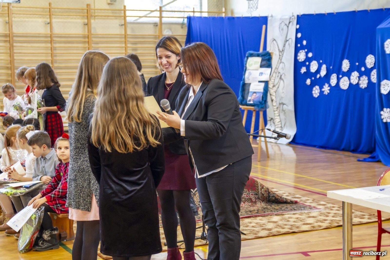 Zdjęcie w galerii na portalu naszraciborz.pl: Wielkie kolędowanie w szkole w Kornowacu wiadomości z regionu